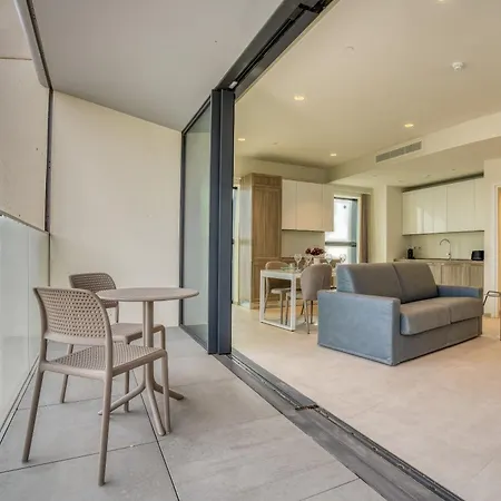 Prestigious With Common Roof Top Pool In Mercury Tower *