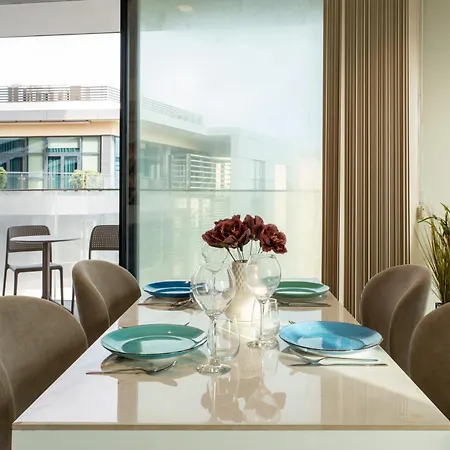 Prestigious With Common Roof Top Pool In Mercury Tower Apartment
