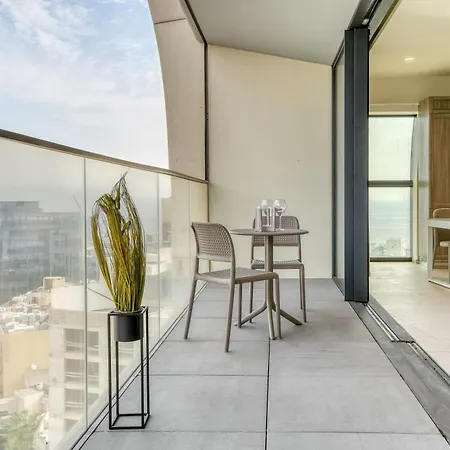 Apartment Prestigious With Common Roof Top Pool In Mercury Tower