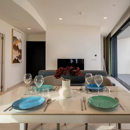 Prestigious With Common Roof Top Pool In Mercury Tower Apartment *