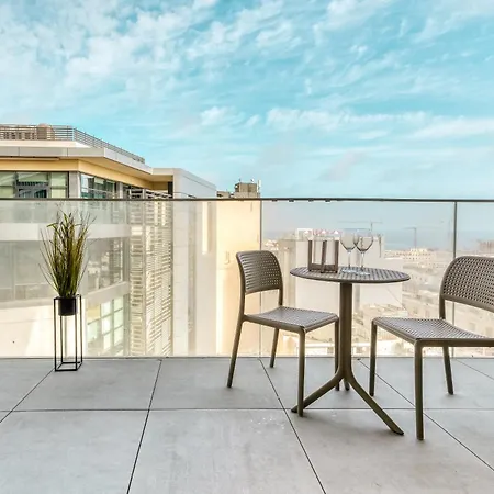 Apartment Prestigious With Common Roof Top Pool In Mercury Tower *