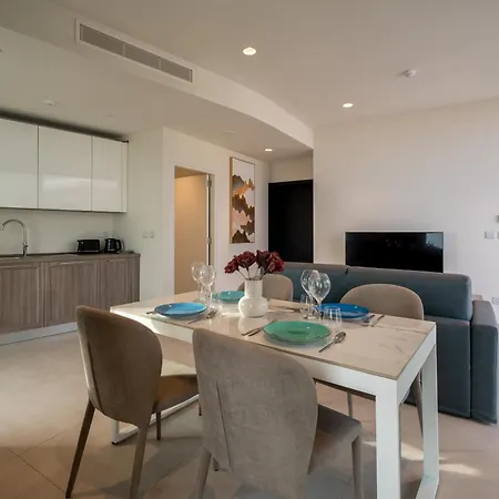 Prestigious With Common Roof Top Pool In Mercury Tower Appartement